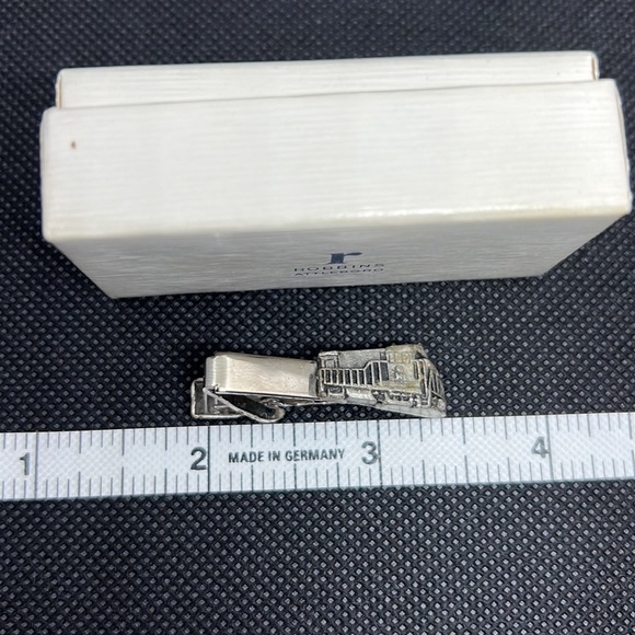 AVON Assorted Pins & Tie Clip - Picture 4 of 7